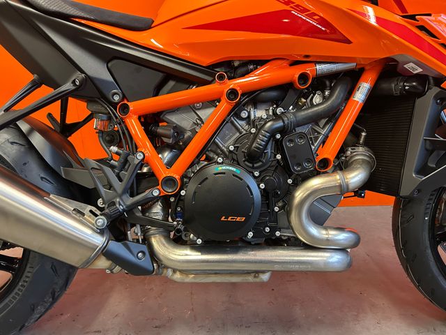 ktm - 1390-super-duke-r