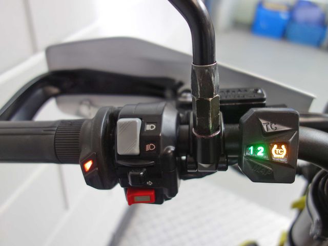 husqvarna - 701-supermoto