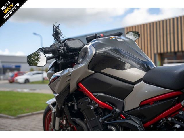 kawasaki - z900