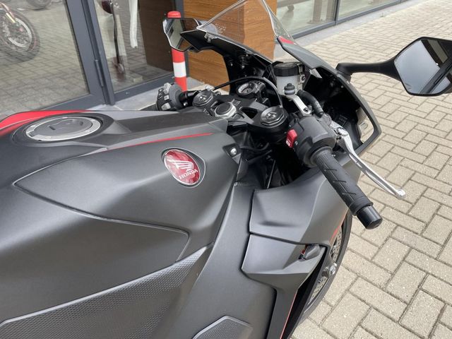 honda - cbr-1000-rr-fireblade-ec-abs