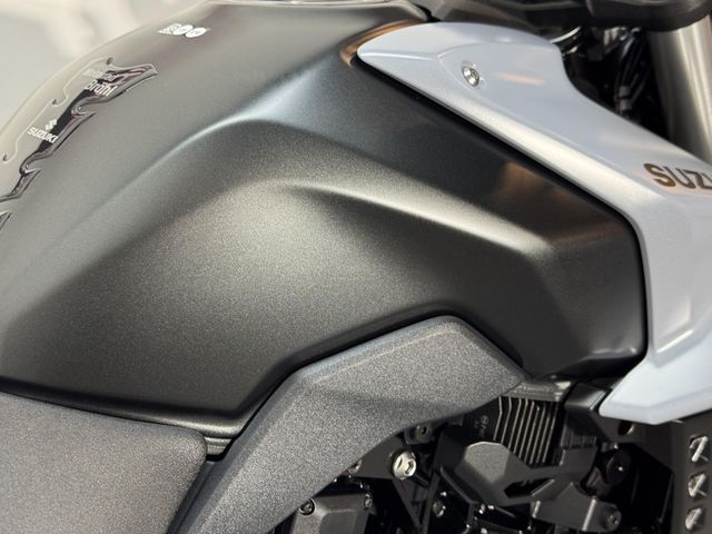 suzuki - gsx-8s