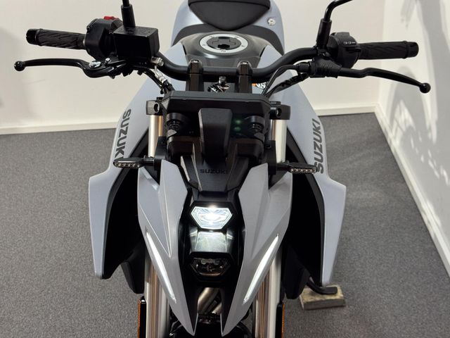 suzuki - gsx-8s