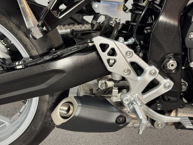 suzuki - gsx-8s