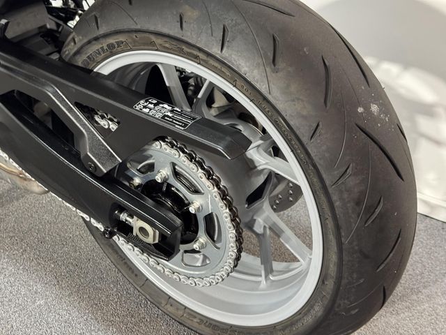 suzuki - gsx-8s