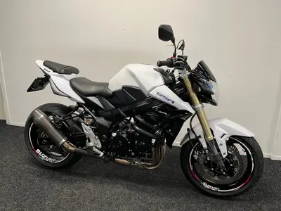 SUZUKI GSR 750 – foto 3