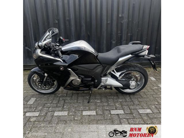 honda - vfr-1200-f-dct-c-abs