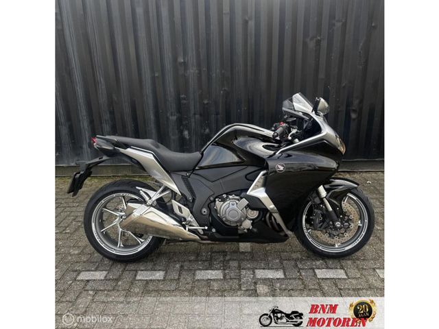 honda - vfr-1200-f-dct-c-abs