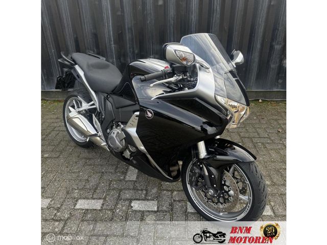 honda - vfr-1200-f-dct-c-abs