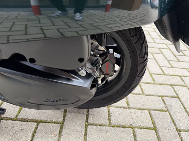 vespa - gts-300-super-racing-sixties