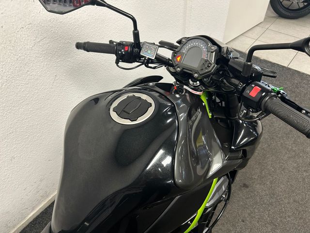 kawasaki - z900