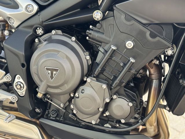 triumph - street-triple-rs
