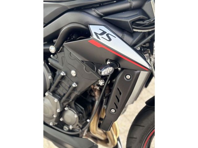 triumph - street-triple-rs