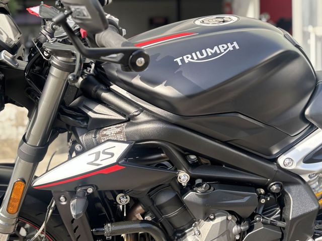 triumph - street-triple-rs