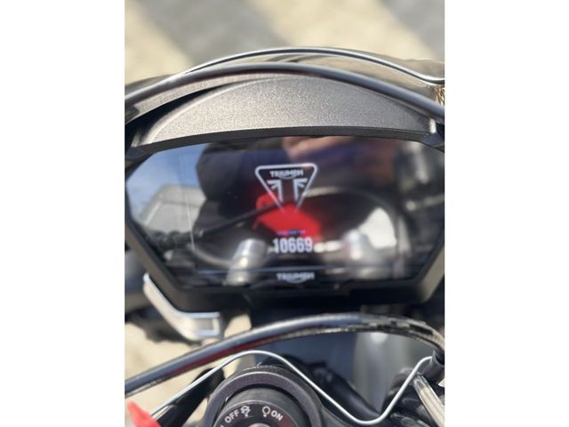 triumph - street-triple-rs