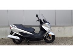 SUZUKI UH 200