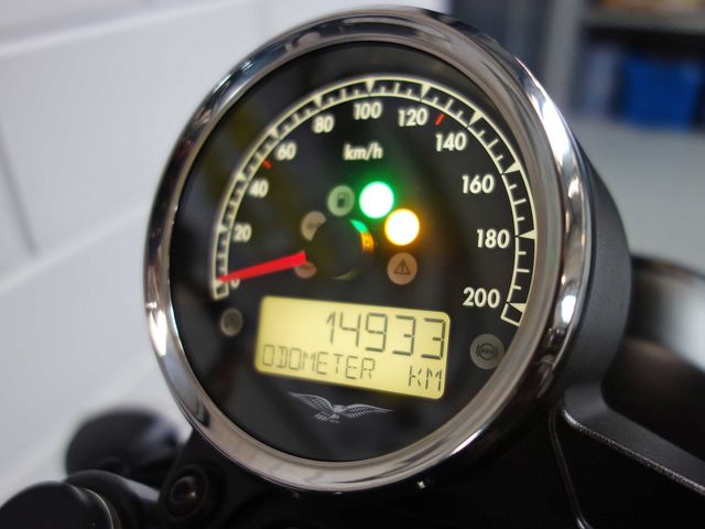 moto-guzzi - v-7-iii-carbon
