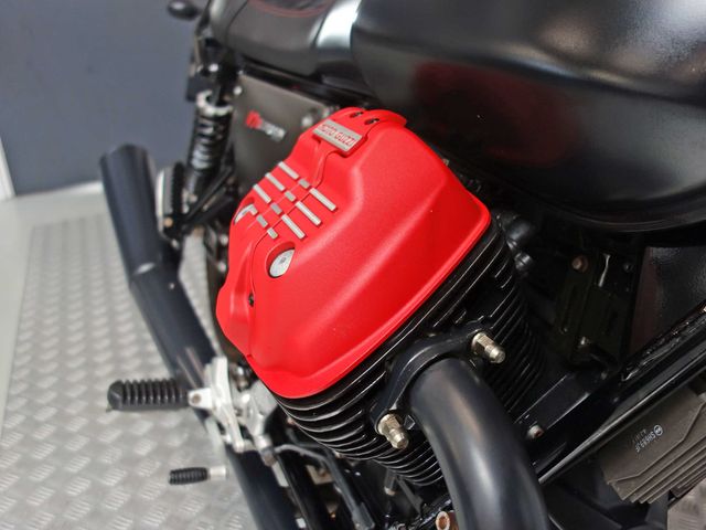 moto-guzzi - v-7-iii-carbon