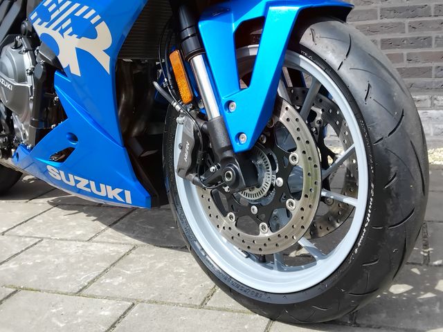 suzuki - gsx-8r