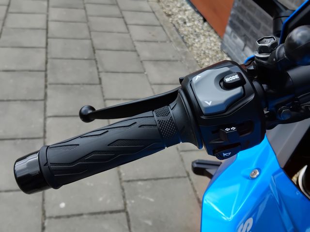 suzuki - gsx-8r