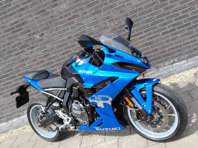 suzuki - gsx-8r