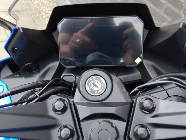 suzuki - gsx-8r