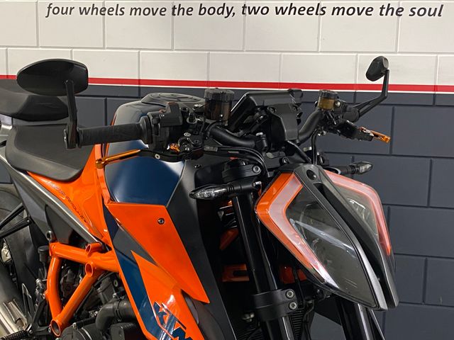 ktm - 1290-super-duke-r