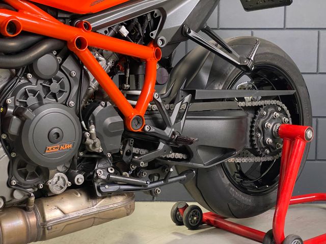 ktm - 1290-super-duke-r