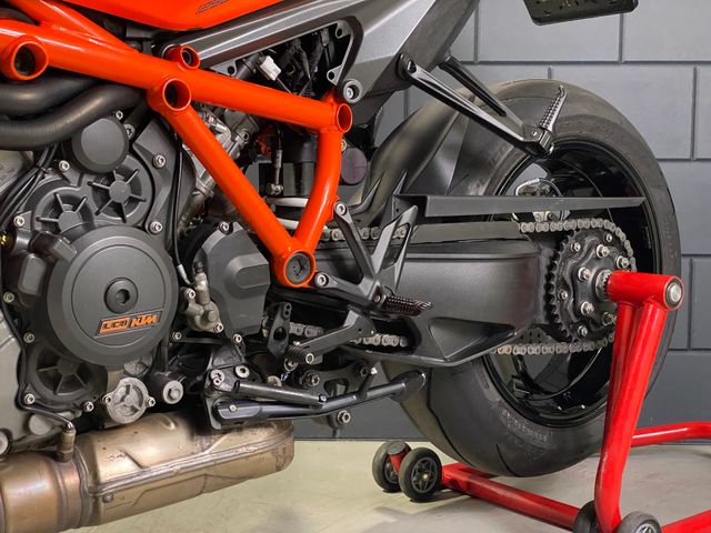 ktm - 1290-super-duke-r