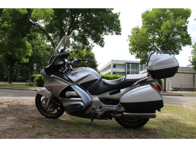 honda - st-1300-pan-european