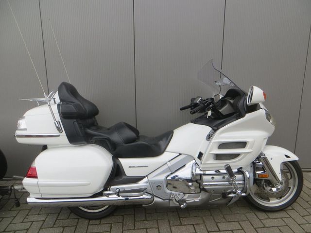 honda - gl-1800-goldwing-c-abs