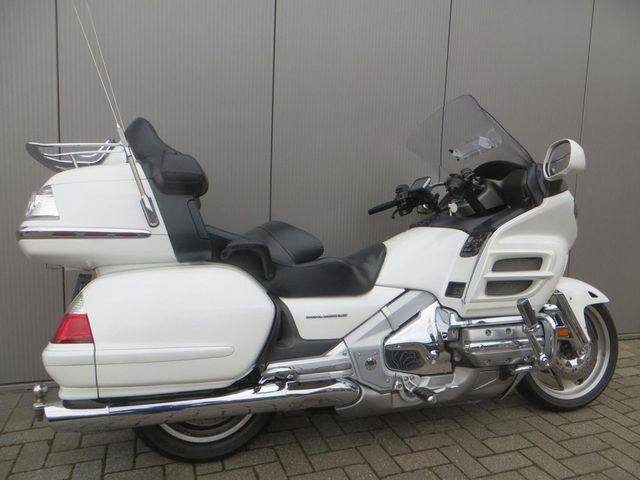 honda - gl-1800-goldwing-c-abs