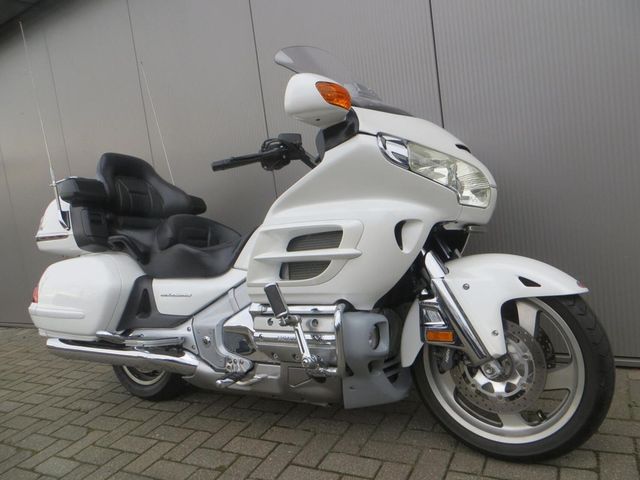 honda - gl-1800-goldwing-c-abs
