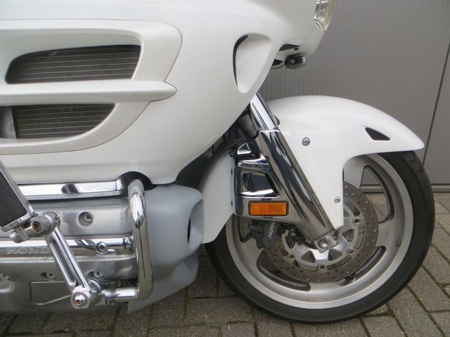 honda - gl-1800-goldwing-c-abs