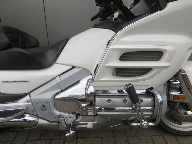 honda - gl-1800-goldwing-c-abs