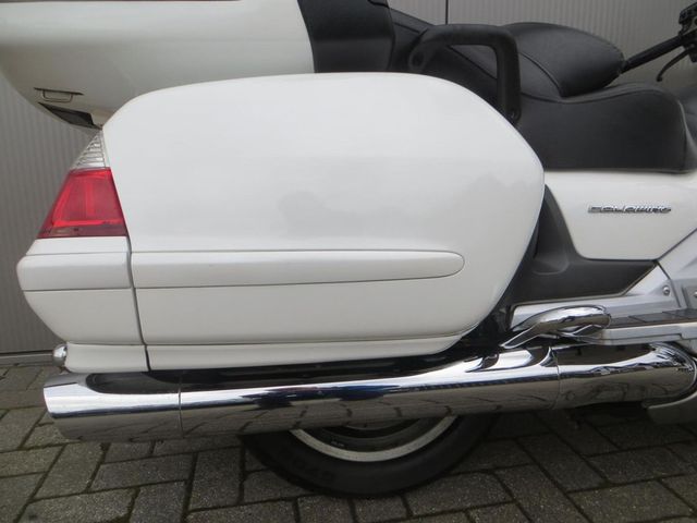 honda - gl-1800-goldwing-c-abs