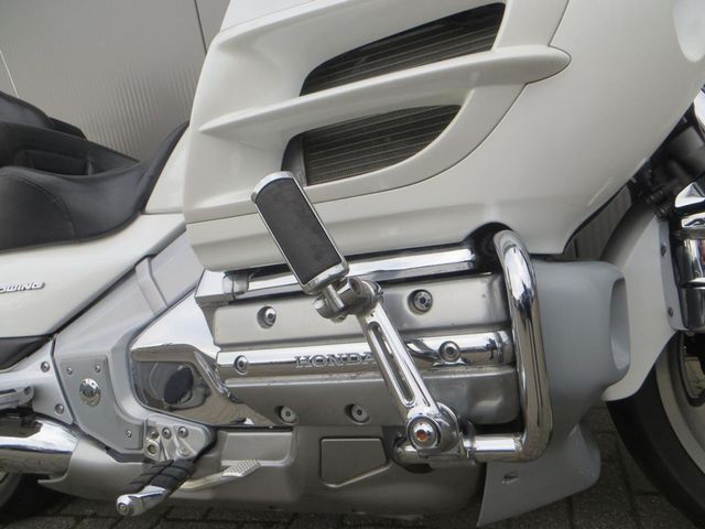 honda - gl-1800-goldwing-c-abs