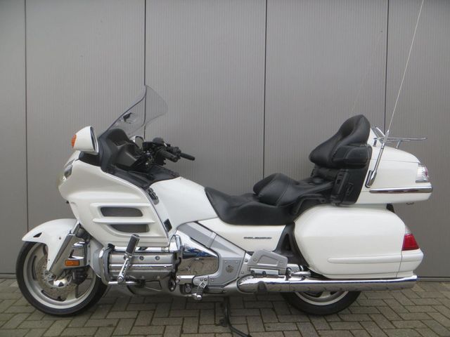 honda - gl-1800-goldwing-c-abs