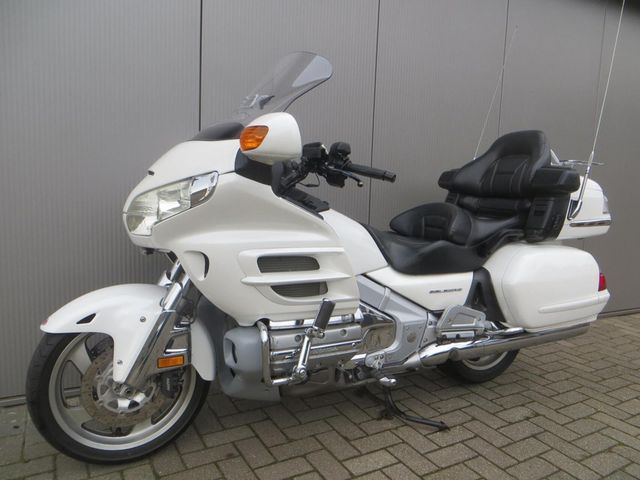 honda - gl-1800-goldwing-c-abs