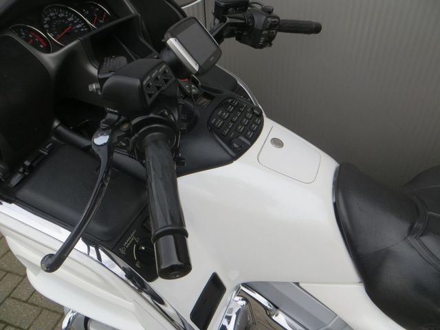 honda - gl-1800-goldwing-c-abs