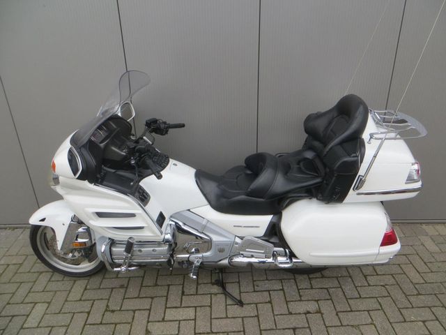 honda - gl-1800-goldwing-c-abs