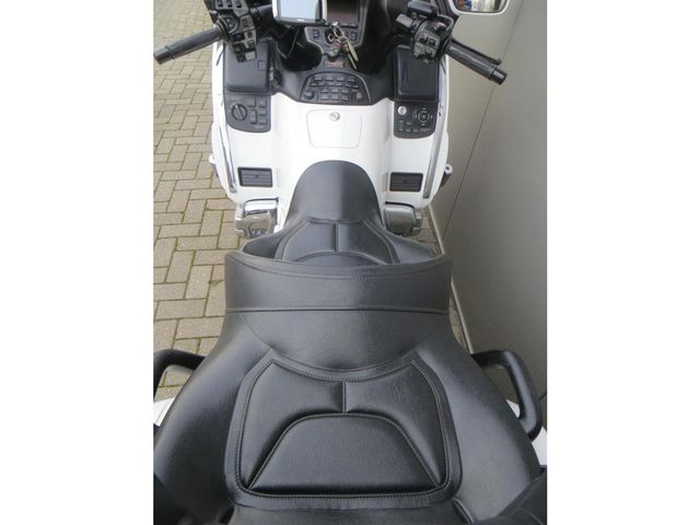 honda - gl-1800-goldwing-c-abs