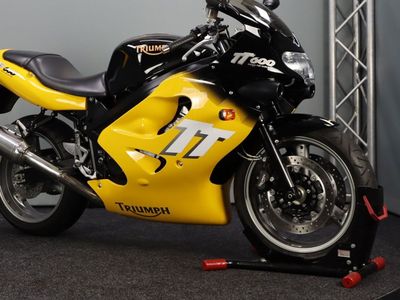 TRIUMPH TT 600 – foto 4