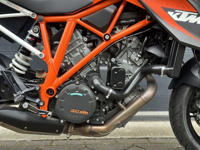 ktm - 1290-super-duke-r
