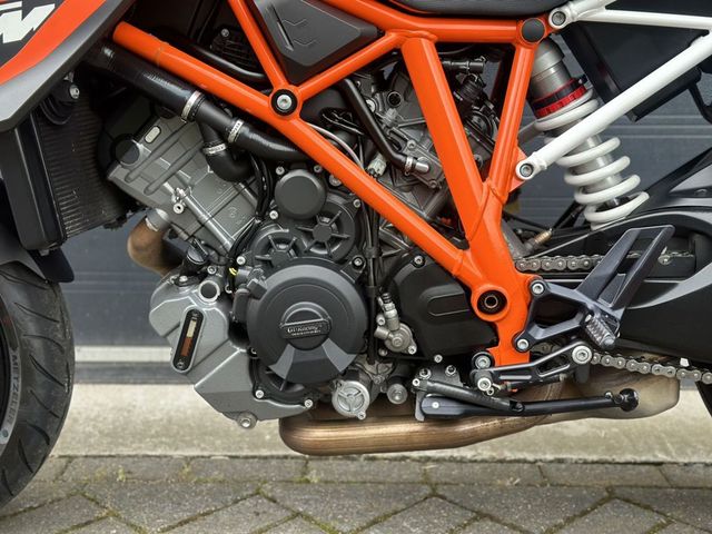 ktm - 1290-super-duke-r