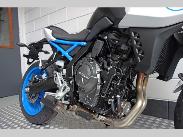 suzuki - gsx-8s
