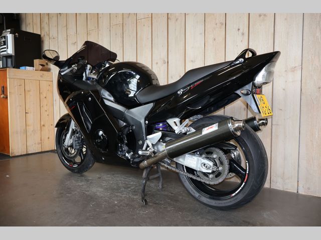 honda - cbr-1100--xx-super-blackbird