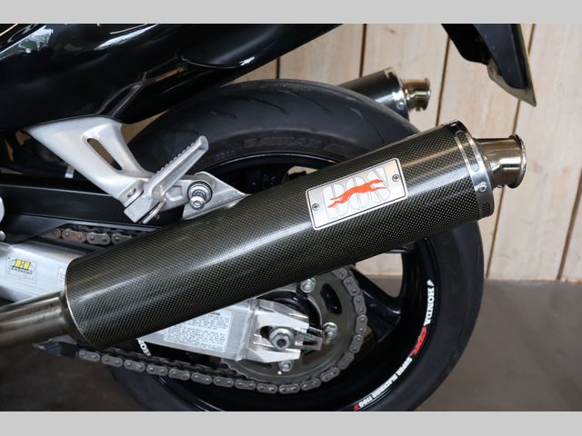 honda - cbr-1100--xx-super-blackbird