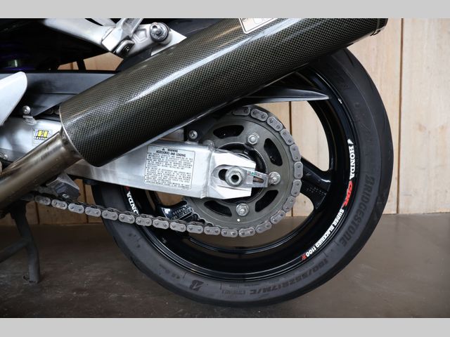 honda - cbr-1100--xx-super-blackbird