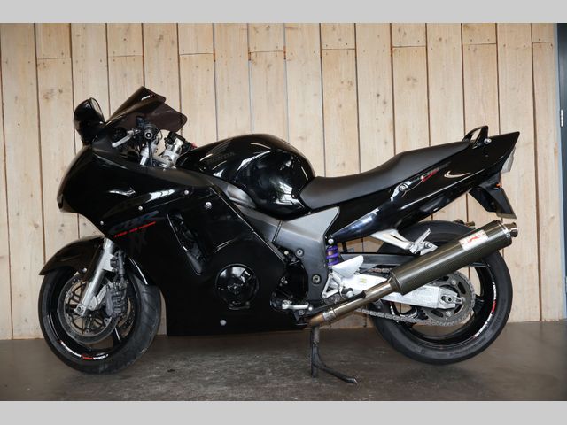 honda - cbr-1100--xx-super-blackbird