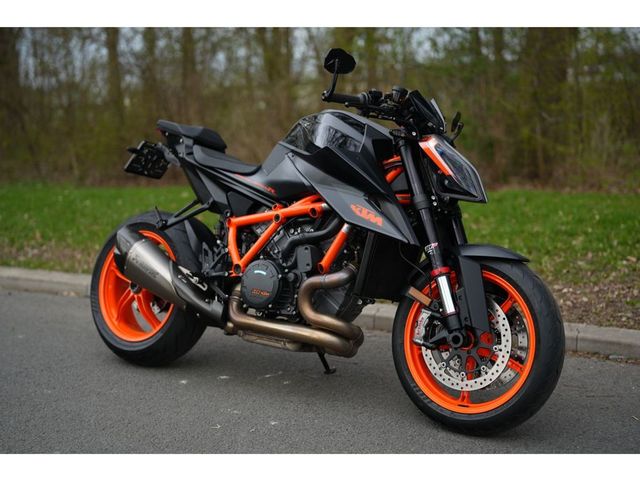ktm - 1290-super-duke-r